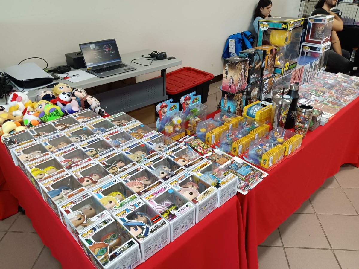Jumbiscuit's tweet photo. Ya el Booth de Game On esta ready en el Let's Brawl de @Xentric_Gaming. Aprovecha que tenemos Buy 2, Get 1 Free en Funko Pops. https://t.co/iexgrk4kse