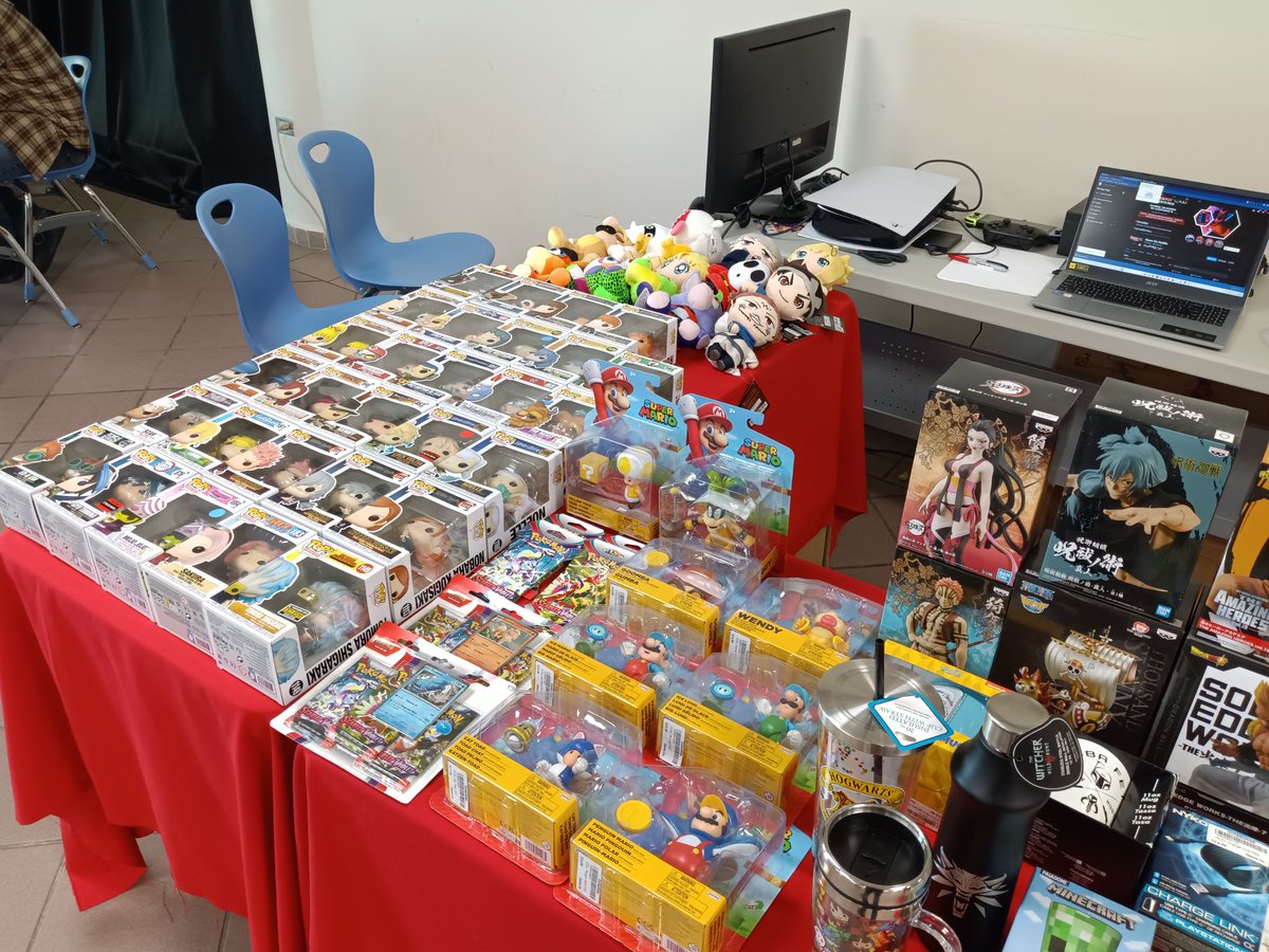 Jumbiscuit's tweet photo. Ya el Booth de Game On esta ready en el Let's Brawl de @Xentric_Gaming. Aprovecha que tenemos Buy 2, Get 1 Free en Funko Pops. https://t.co/iexgrk4kse