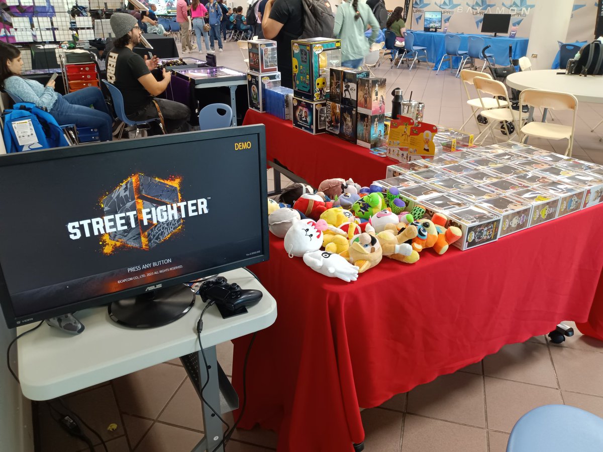 Jumbiscuit's tweet photo. Ya el Booth de Game On esta ready en el Let's Brawl de @Xentric_Gaming. Aprovecha que tenemos Buy 2, Get 1 Free en Funko Pops. https://t.co/iexgrk4kse