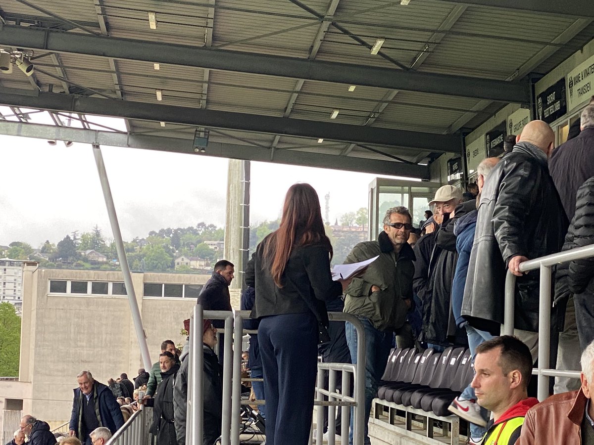 BenjaminPommier's tweet photo. Le sélectionneur de l’équipe de France, Fabien Galthie présent au Stadium pour CAB - Pau https://t.co/8LGbIQCwGz