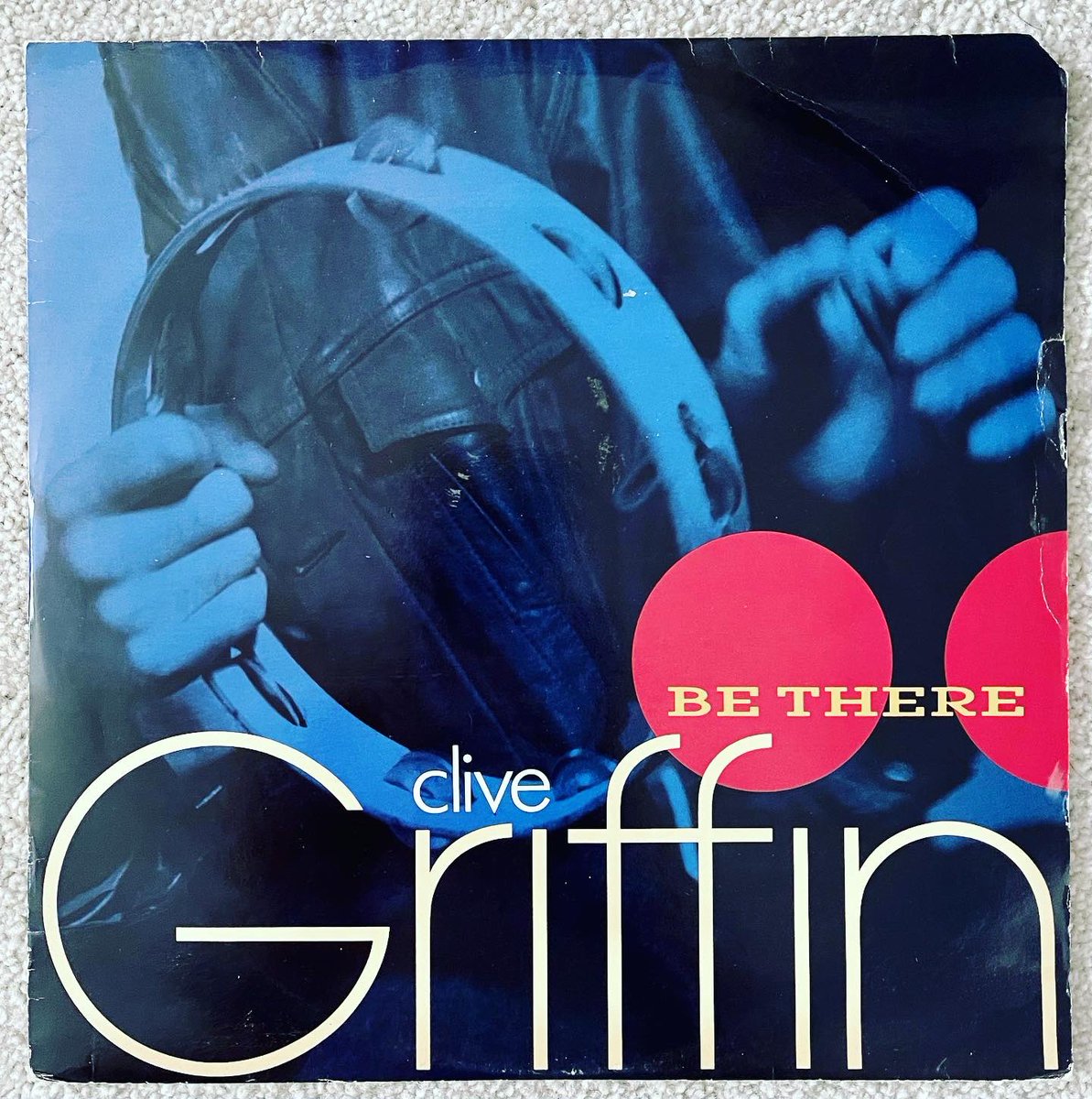 Poplifer73's tweet photo. Saturday Sounds.
Clive Griffin “Be There”.
10” Single.
1989 Phonogram/Mercury Records.
@MRSSLEAZE
#CliveGriffin #Vinyl #TenInchVinyl #SaturdaySounds https://t.co/8s6pFS8G08