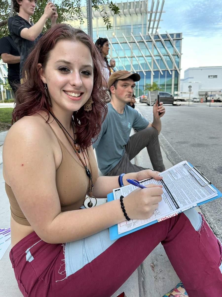 BlueForTheWin1's tweet photo. While Ron DeSantis and the Republicans are banning books and oppressing LGBTQ+ ppl, students are organizing to roar with their VOTES 🔥
Here’s a student registering to vote at last night’s #Walkout2Learn in Miami Beach. Register at https://t.co/xzwFPRYLUi
#SayGayWithYourVOTE https://t.co/2c6KSkOH2Z