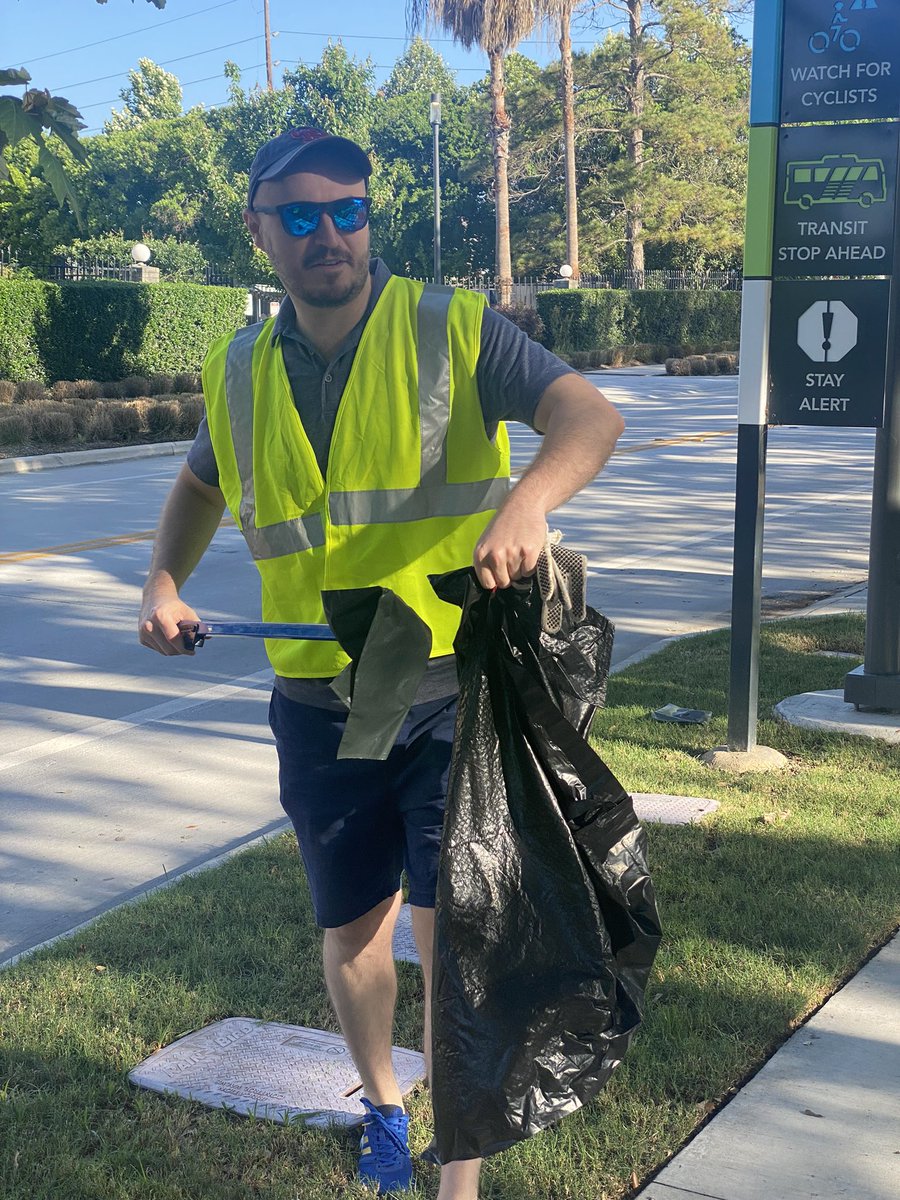 houdistrictg's tweet photo. Happy #EarthDay2023!! The District G office spent the morning with @westchasehou picking up trash to #KeepHoustonBeautiful. What are you doing today to celebrate and enjoy this gorgeous weather? https://t.co/wc0CZoM1Yx