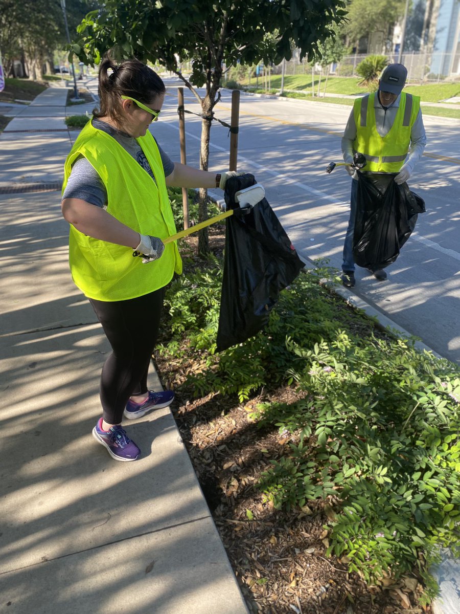houdistrictg's tweet photo. Happy #EarthDay2023!! The District G office spent the morning with @westchasehou picking up trash to #KeepHoustonBeautiful. What are you doing today to celebrate and enjoy this gorgeous weather? https://t.co/wc0CZoM1Yx