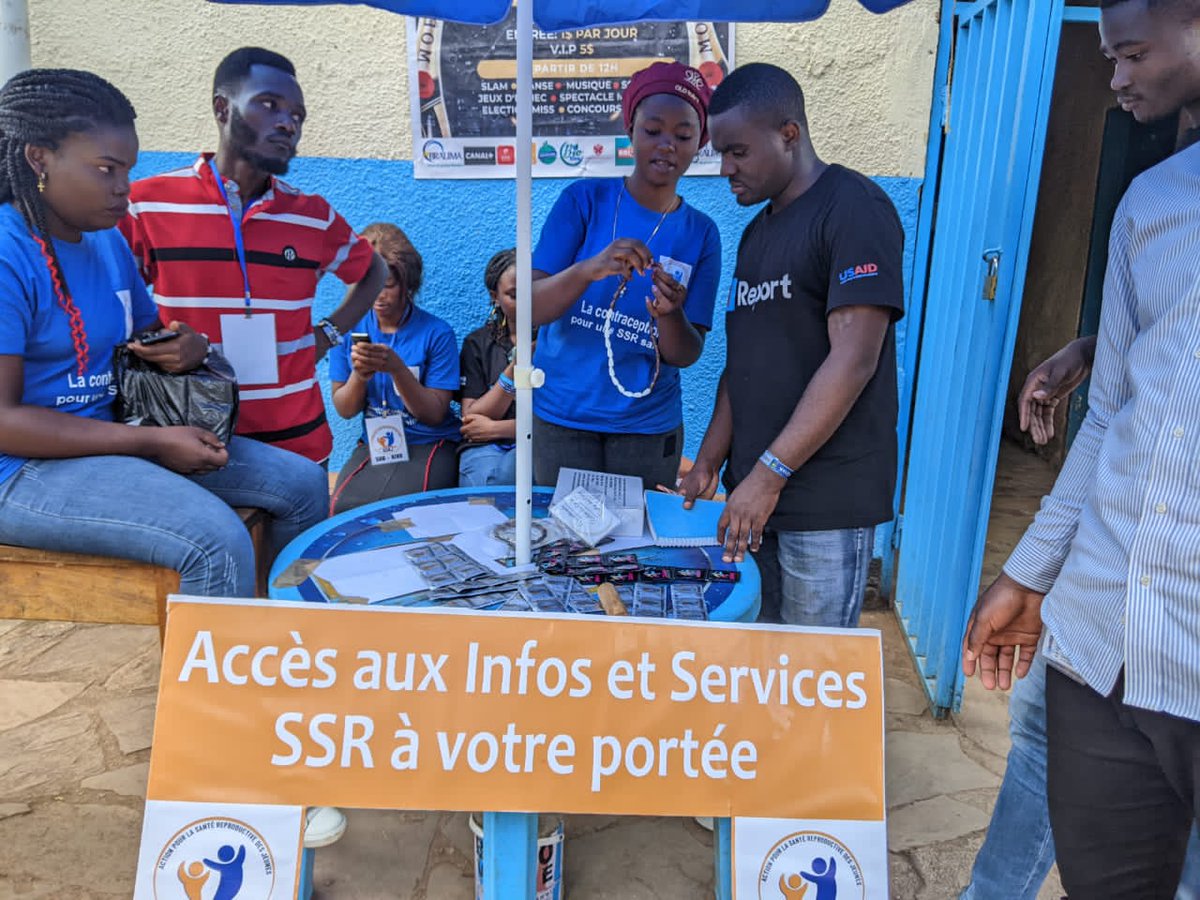 laurent_munda's tweet photo. Accès aux infos et services SSR à votre portée, c'est autour de ce thème que la coordination @Asrjrdcongo sud-kivu sensibilise les nouveaux étudiants de l'université officielle de Bukavu l'utilisation de la messagerie instantanée  @NurseNisa1 pour avoir des infos fiables en SSR. https://t.co/h4AfoHuGdP