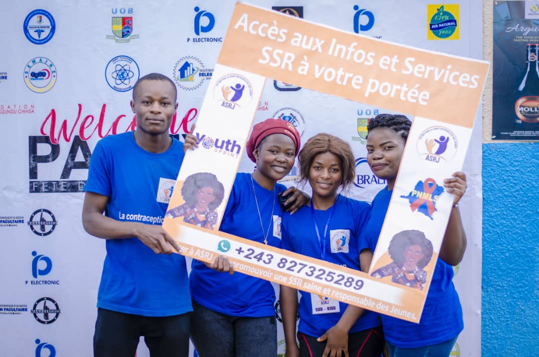 laurent_munda's tweet photo. Accès aux infos et services SSR à votre portée, c'est autour de ce thème que la coordination @Asrjrdcongo sud-kivu sensibilise les nouveaux étudiants de l'université officielle de Bukavu l'utilisation de la messagerie instantanée  @NurseNisa1 pour avoir des infos fiables en SSR. https://t.co/h4AfoHuGdP