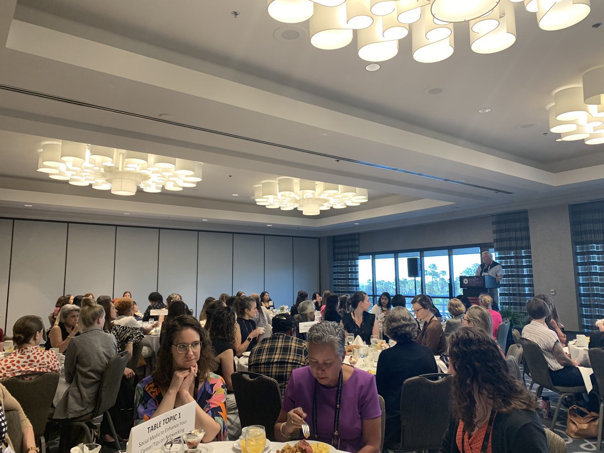 miRNerd's tweet photo. What a wonderful way to start the day! Networking with fellow women in physiology 👩‍🔬🔬@APSPhysiology #APS2023 https://t.co/uG35BaJYa0