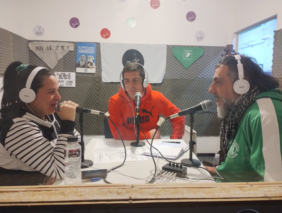 DocenteAvoz's tweet photo. 🎧#BuenSábado para escuchar el #AVZ105☀️🧉 
🥼🤍✌🏽
#QuintaTemporada

🔗 https://t.co/CBrGfdQsj5

#ProhibidoOlvidar #DerechosHumanos
#CyMAT #infraestrutura #CondicionesLaborales #LaTransformaciónNoPara #Educación #Radio #RadioEnVivo #RadioDocente #Pompeya https://t.co/kXZk10rc9w