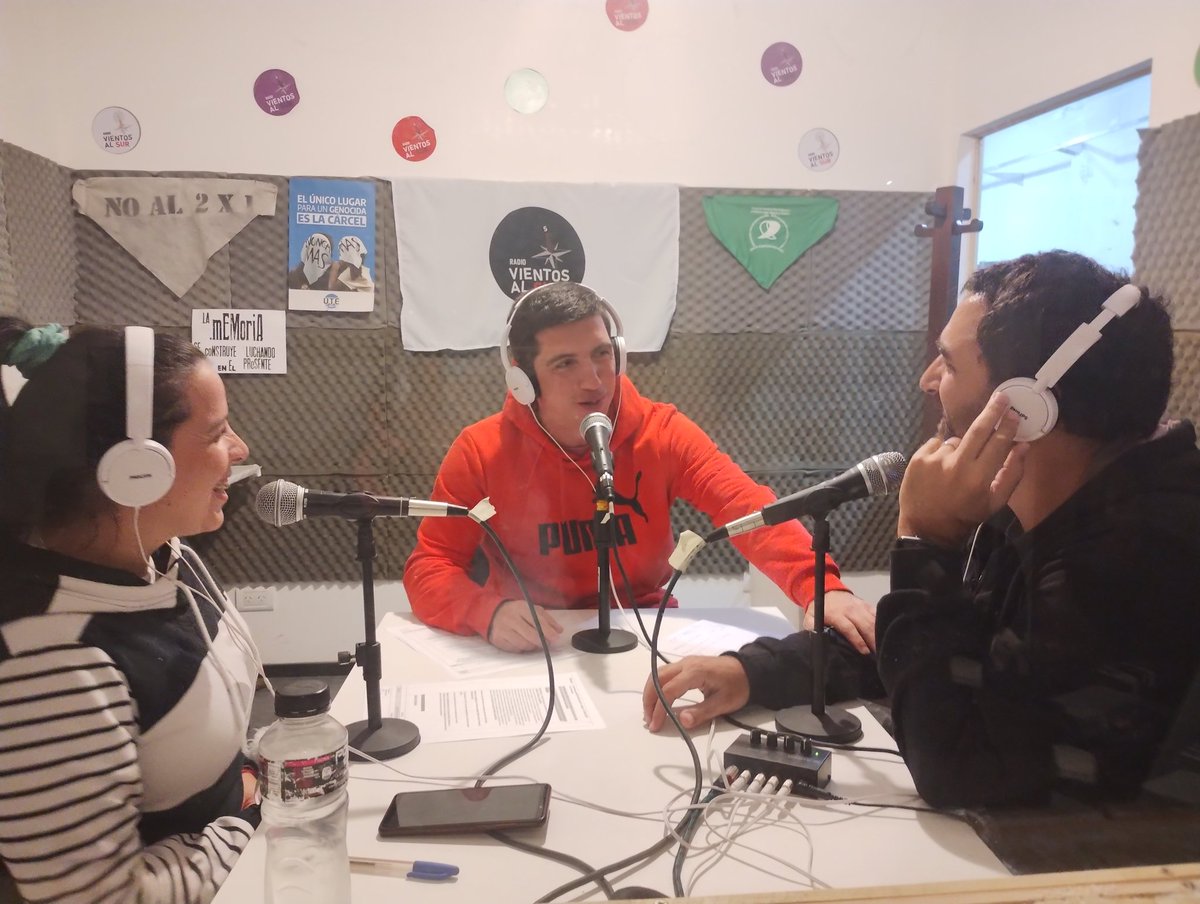 DocenteAvoz's tweet photo. 🎧#BuenSábado para escuchar el #AVZ105☀️🧉 
🥼🤍✌🏽
#QuintaTemporada

🔗 https://t.co/CBrGfdQsj5

#ProhibidoOlvidar #DerechosHumanos
#CyMAT #infraestrutura #CondicionesLaborales #LaTransformaciónNoPara #Educación #Radio #RadioEnVivo #RadioDocente #Pompeya https://t.co/kXZk10rc9w