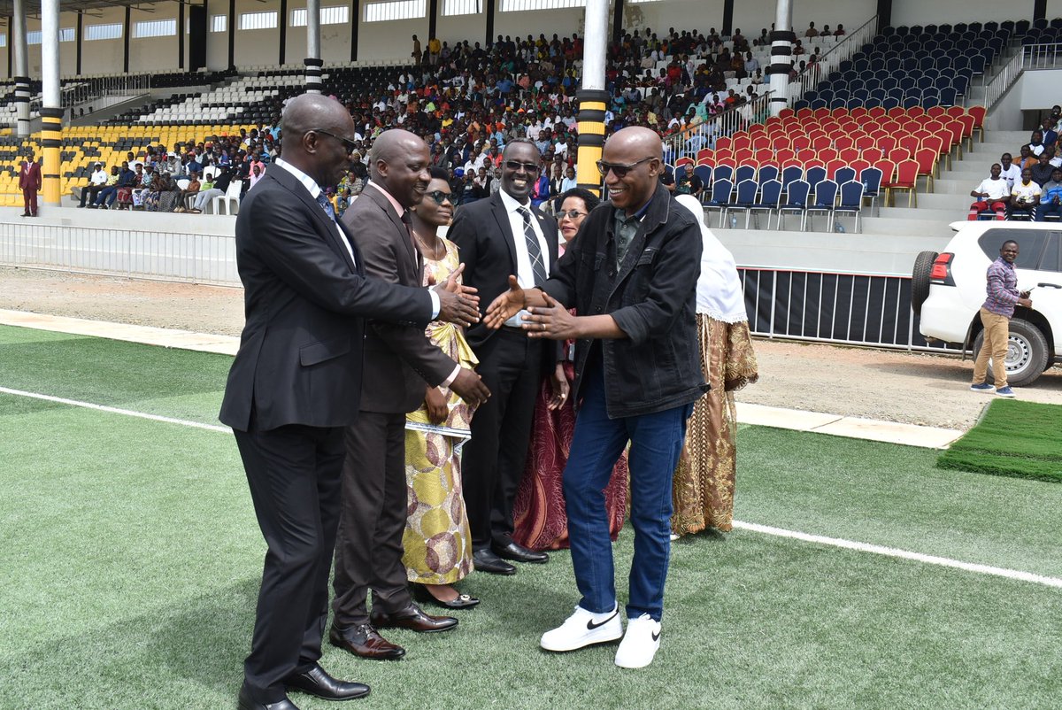 burungaProvince's tweet image. Imvukira z'intara za @makambaProvince,@BururiProvince,@RutanaProvince na @RumongeProvince zigize intara nshasha ya #Burunga zahuriye ku kibuga #Nkurunziza_Peace_Park_Complex_Stadium i Makamba bakaba baganiy ibijany no gukomeza ubumwe n'iterambere ry'iyo ntara nshashao
@NtareHouse