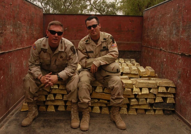 NationalEr_Int's tweet photo. Alert ⚠️ |• US &amp; British troops are leaning toward the Sudanese border under the pretext of "evacuating our citizens," according to various sources. All that is in the eyes of these soldiers is the robbery of the central bank &amp; its treasury. https://t.co/0CGjyAmfYT