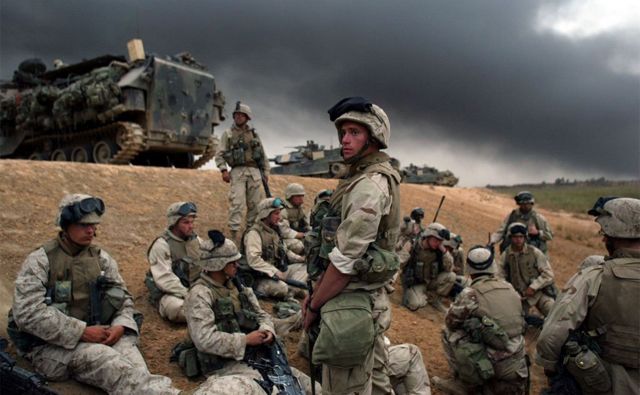 NationalEr_Int's tweet photo. Alert ⚠️ |• US &amp; British troops are leaning toward the Sudanese border under the pretext of "evacuating our citizens," according to various sources. All that is in the eyes of these soldiers is the robbery of the central bank &amp; its treasury. https://t.co/0CGjyAmfYT