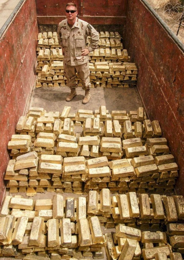NationalEr_Int's tweet photo. Alert ⚠️ |• US &amp; British troops are leaning toward the Sudanese border under the pretext of "evacuating our citizens," according to various sources. All that is in the eyes of these soldiers is the robbery of the central bank &amp; its treasury. https://t.co/0CGjyAmfYT