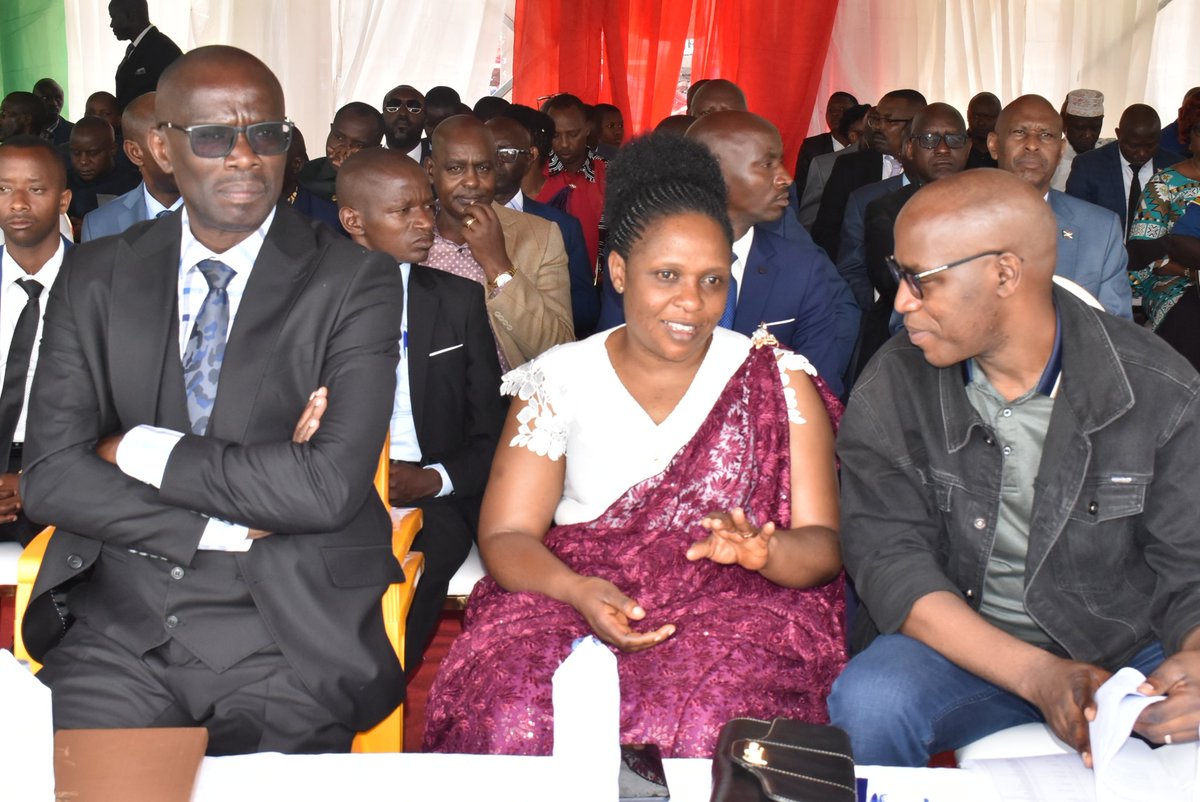 burungaProvince's tweet image. Imvukira z'intara za @makambaProvince,@BururiProvince,@RutanaProvince na @RumongeProvince zigize intara nshasha ya #Burunga zahuriye ku kibuga #Nkurunziza_Peace_Park_Complex_Stadium i Makamba bakaba baganiy ibijany no gukomeza ubumwe n'iterambere ry'iyo ntara nshashao
@NtareHouse