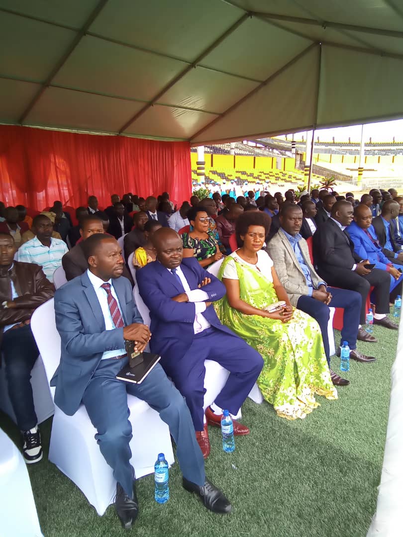 burungaProvince's tweet image. Imvukira z'intara za @makambaProvince,@BururiProvince,@RutanaProvince na @RumongeProvince zigize intara nshasha ya #Burunga zahuriye ku kibuga #Nkurunziza_Peace_Park_Complex_Stadium i Makamba bakaba baganiy ibijany no gukomeza ubumwe n'iterambere ry'iyo ntara nshashao
@NtareHouse