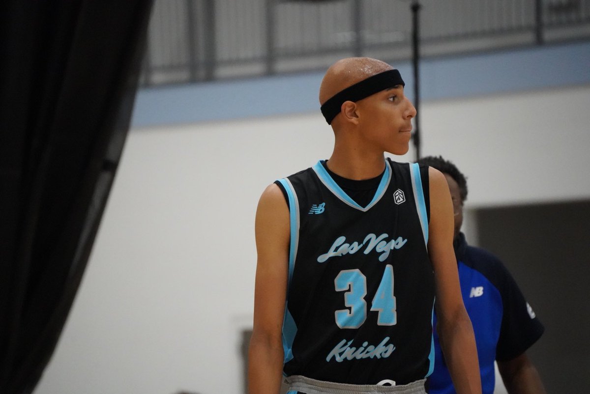 NxtProHoops's tweet photo. 2025s Xavion Staten and Mason Brown form one of the better inside-outside duos in the @PRO16League regardless of age.

Staten dominating with his size and length on the interior on both ends. Brown getting to his spots and scoring on multiple levels, confident with his handle. 

@LV_Knicks | @LamarBigs