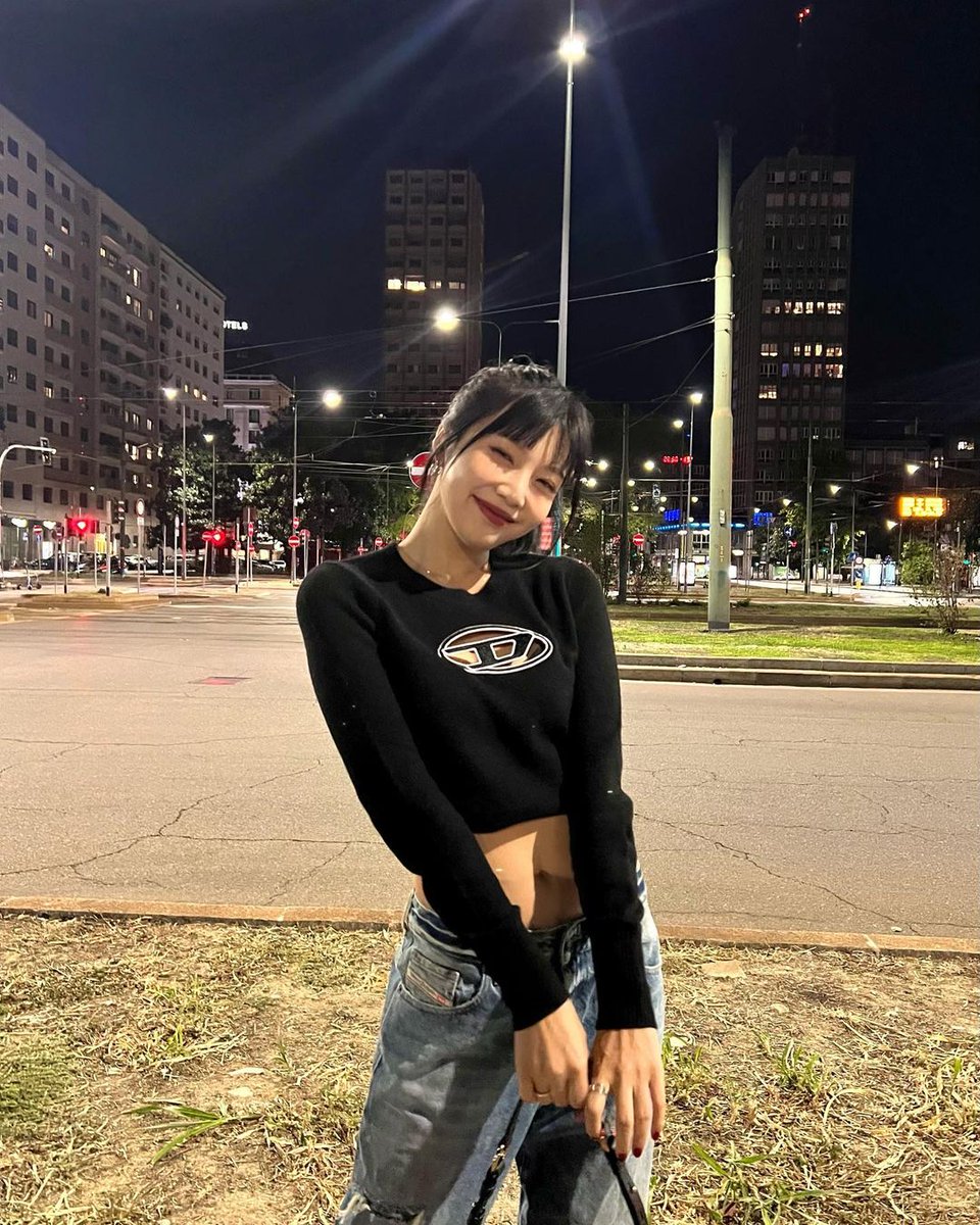 ㅤ

【 𝙒𝙝𝙖𝙩𝙨𝘼𝙥𝙥 to 𝐊𝐚𝐤 𝐃𝐚𝐲𝐮. 💞 】

𝖱𝖾𝗀𝗂𝗇𝖺
↳ Sent you a photo.
↳ Pap hari ini.
↳ Cakep gak?

SENT. — <a href="/FALSIFIKASl/">Bimantara, Dayu</a>

ㅤ