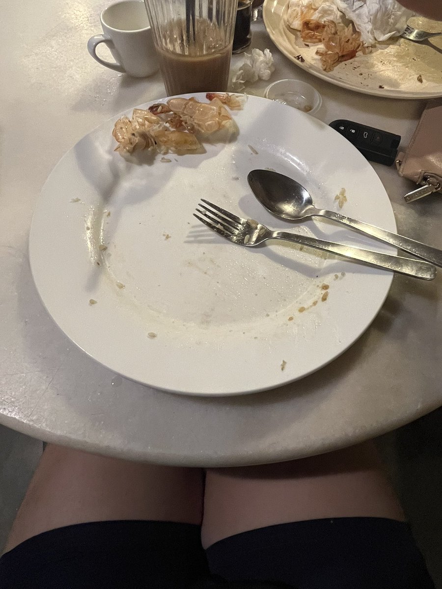 aggresiveater's tweet photo. Dah muak makan lauk raya so tonight we seated for nasgor (IN CHINESE).. No crumbs left #backtomyroot https://t.co/2llBNOEycG
