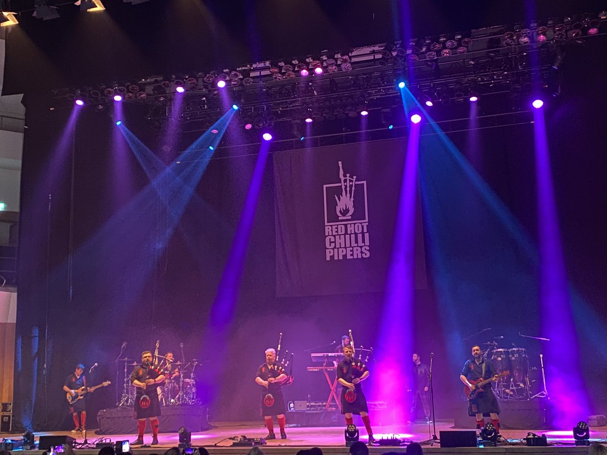 nathan_hyl17's tweet photo. The @chillipipers were performing at Belfast’s #WaterfrontHall last night as part of their 20th anniversary tour. The sold out event brought the audience to their feet as they listened to the Celtic rock band. 1/2 https://t.co/43tqEWLPNo