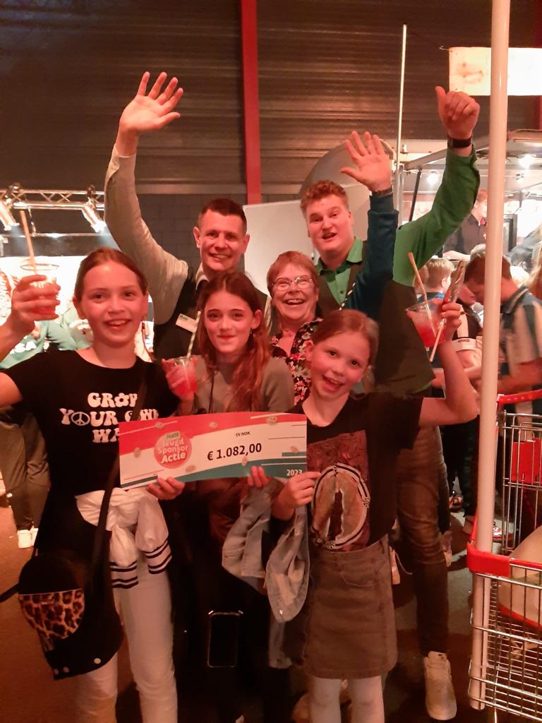 RienstraSjoukje's tweet photo. SV NOK heeft weer een super bedrag binnen gehaald bij de poeisz actie. Poeisz super bedankt voor deze geweldige actie. https://t.co/kMIyWy4nkV