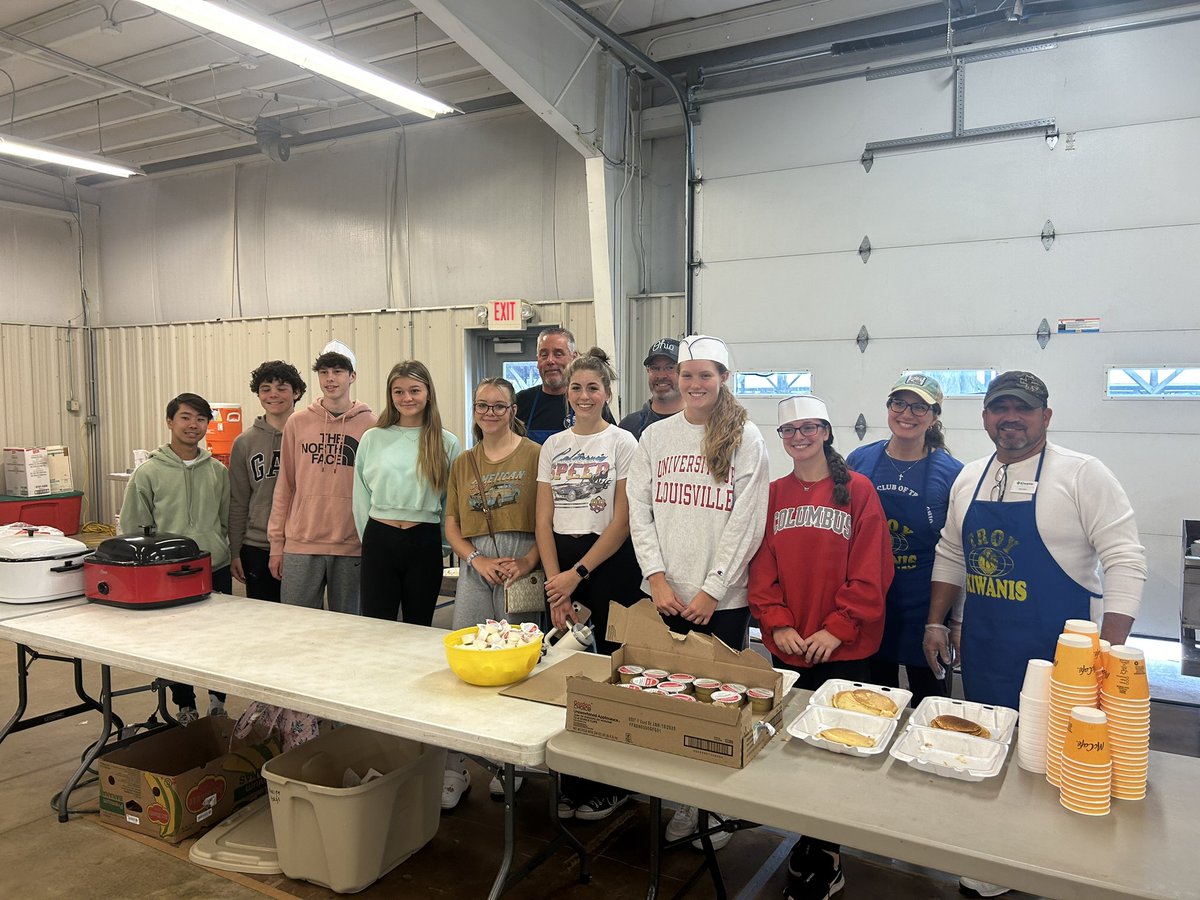 Curriculum_TCS's tweet photo. Great day at the Kiwanis Club of Troy Pancake Breakfast!
Troy High School Key Club and Kiwanis members working together to serve our community!
Trojan Community Service! https://t.co/oK9RptRq5e