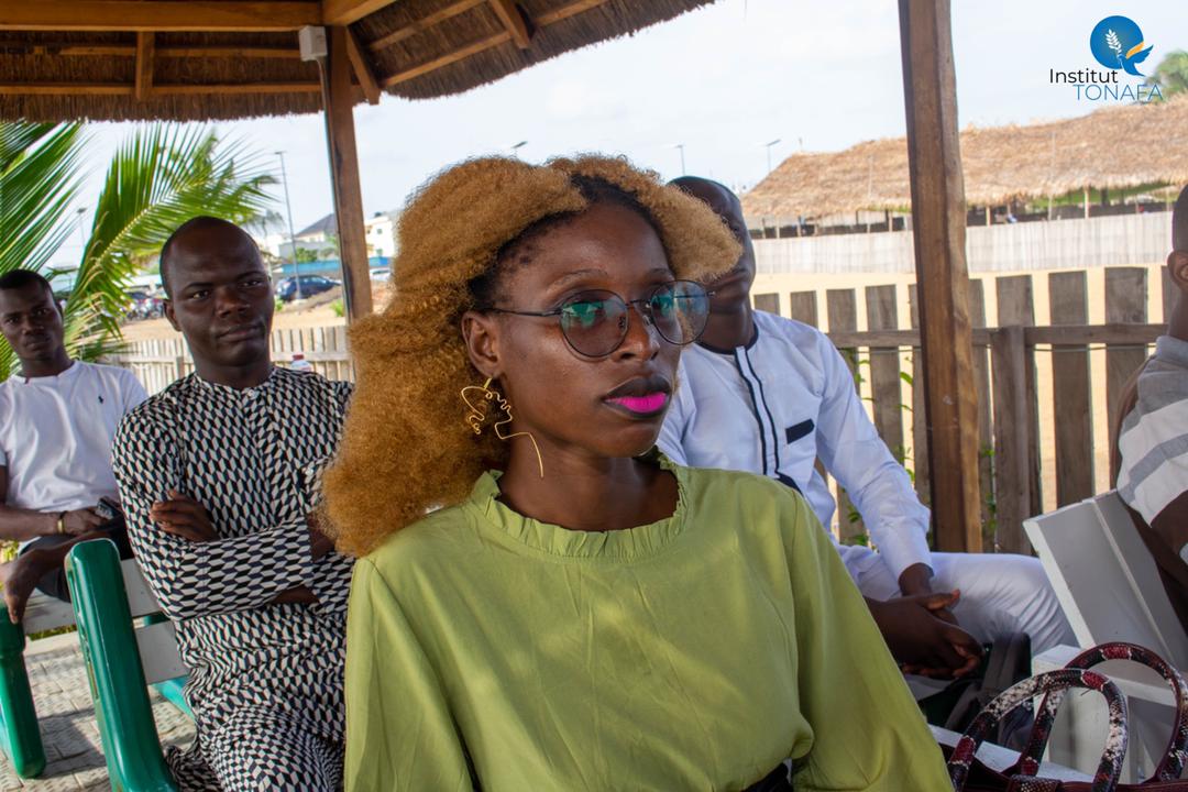 FjadAmazones's tweet photo. 𝗟𝗘𝗦 60 𝗠𝗜𝗡 𝗗𝗘 𝗟𝗔 𝗣𝗔𝗜𝗫 

La FJAD partage son expérience en Cyberharcèlement dont elle est victime depuis des mois. 

« 𝙻𝚎𝚜 𝙳𝚒𝚜𝚌𝚘𝚞𝚛𝚜 𝚍𝚎 𝚑𝚊𝚒𝚗𝚎 𝚎𝚗 𝚕𝚒𝚐𝚗𝚎 : 𝚌𝚘𝚖𝚖𝚎𝚗𝚝 𝚢 𝚛𝚎𝚖é𝚍𝚒𝚎𝚛 », c'est le thème autour duquel s'est tenu l'atelier ⤵️ https://t.co/D0mHmk93YV