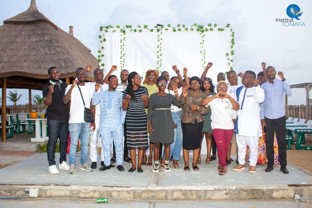 FjadAmazones's tweet photo. Après les mots de bienvenue du Président de l'Institut Tonafa, les discussions ont été faites avec la participation de deux pénalistes: @jnoumonvii, président de @ab_benin , expert en communication et de @BELLOGaniath, journaliste et consultante en communication et média⤵️ https://t.co/mg4zsUFlll