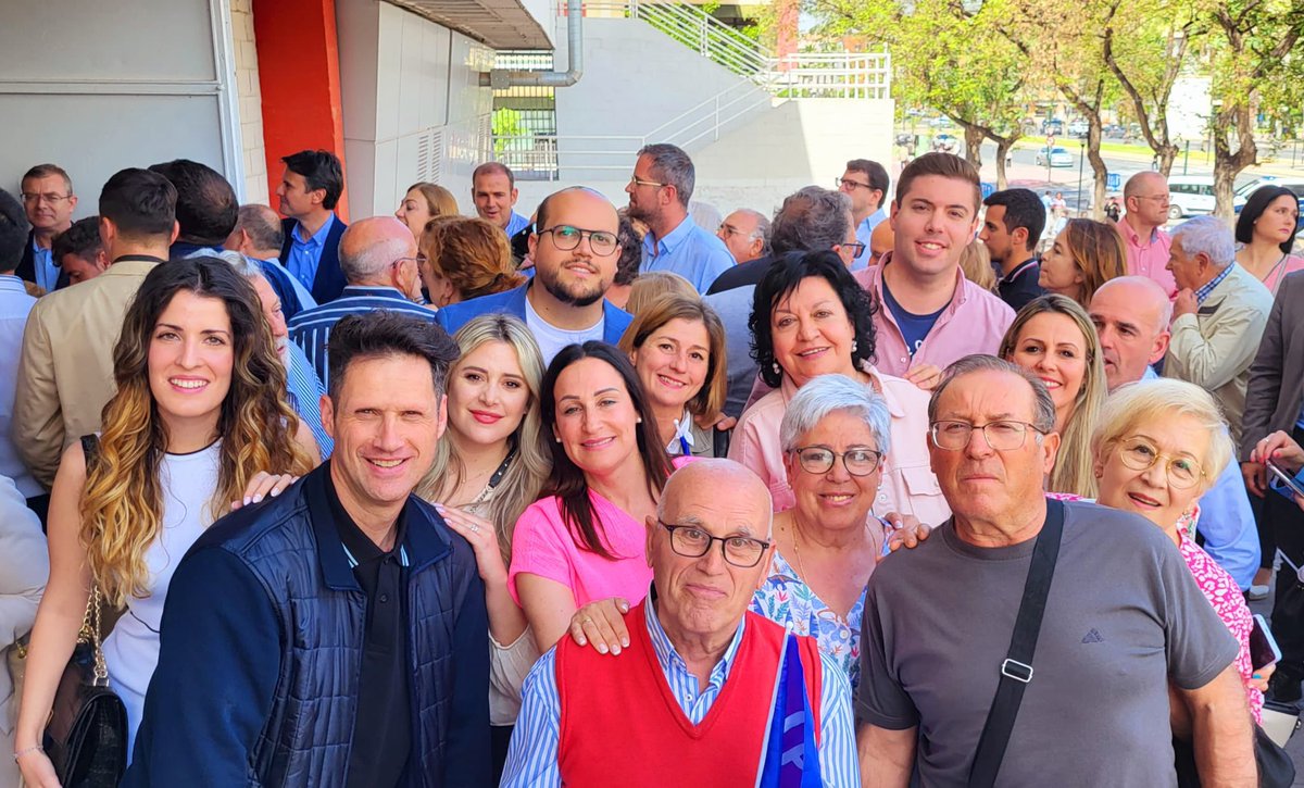 ppyecla_eu's tweet photo. Yecla y el conjunto de municipios de la Región de Murcia cuentan y contarán con el compromiso y la experiencia de Fernando López Miras y Alberto Núñez Feijóo, los mejores aliados del municipalismo.

Gestión, Proyectos y Tradición para continuar transformando #YeclaEntreTodos. https://t.co/SgQ8BBN2ZK