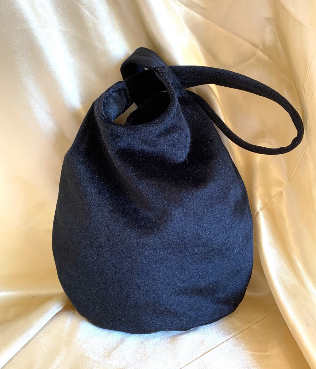 HappyCraftsJ's tweet photo. Thanks for the kind words! ★★★★★ "Just excellent. Lovely little bag. Good quality. Perfect for my wedding day. Thank you." Angela https://t.co/Aax5QbQsEc #etsy #black #birthday #christmas #wrist #formalevent #japaneseknotbag #womenseveningbag #ladieseveningbag #linedev https://t.co/ief9kZTgW9