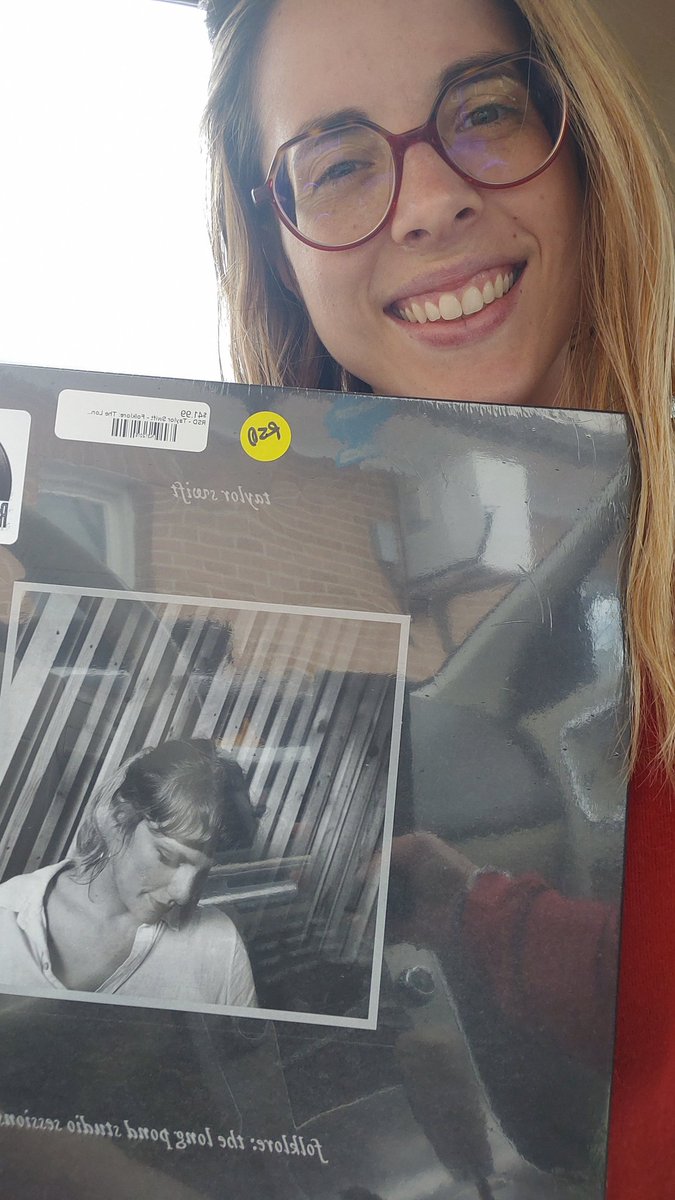 BAlmack's tweet photo. Rebecca rode up bright and early. It was sunny. @taylornation13 @taylorswift13 #therecordwasboughtbyme #RecordStoreDay https://t.co/XyjtJvKKu2