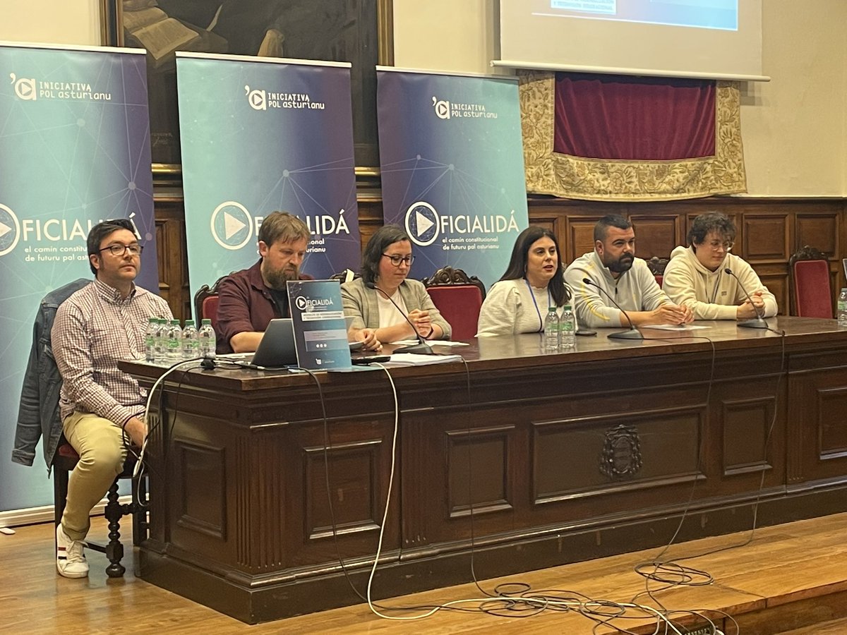 IniciativaxAst's tweet photo. La tarde sigue con una mesa d’empreses qu’usen l’#asturianu: @_Aitrad, @NordesMovil, Cartonaxes Vir, @CuatroGotes y Tiza y Peonza. https://t.co/Hj6U5ZMQJ3