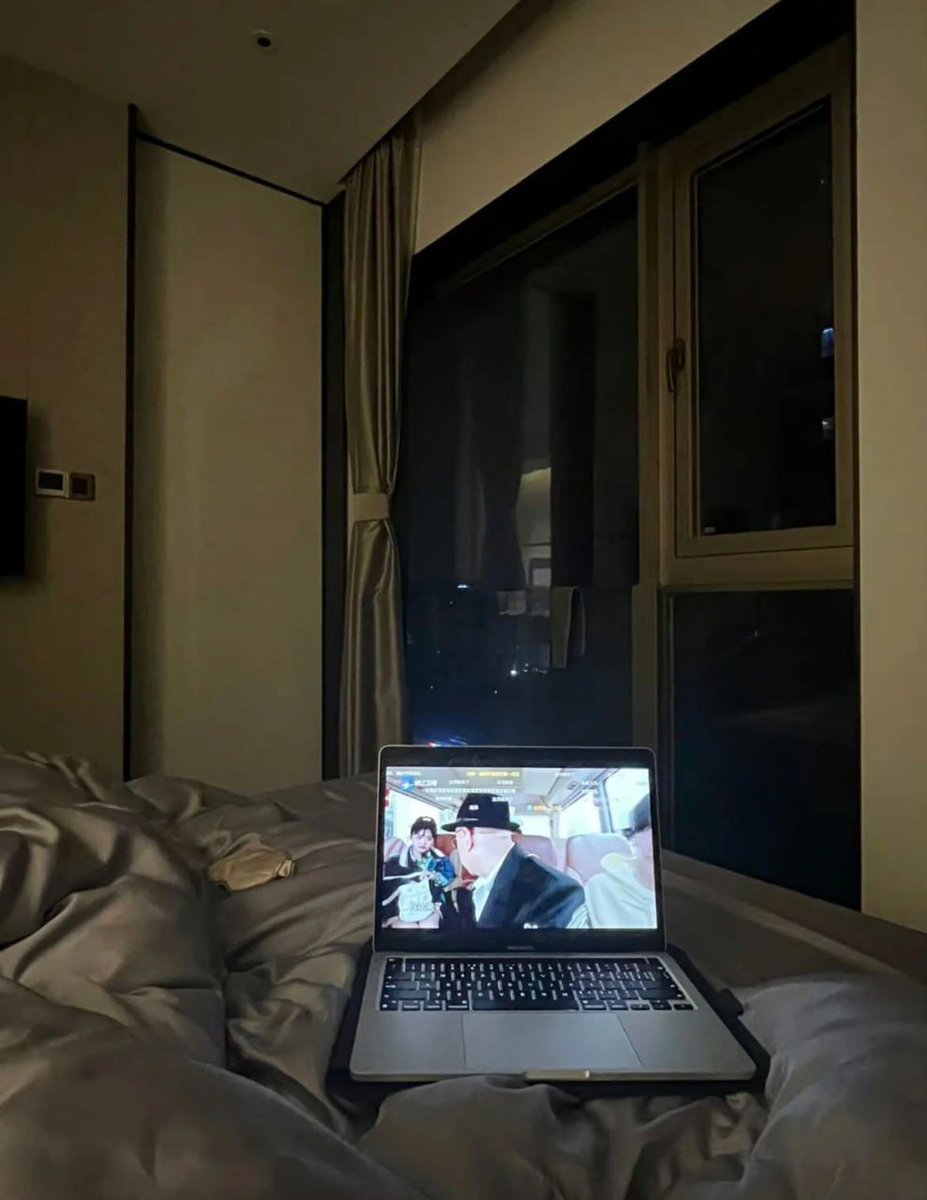 NancyTrollpoe2's tweet photo. Finish watching the episode and then go to sleep, tomorrow will be an interesting day out 😊😊 https://t.co/pwaw6gFlEO
