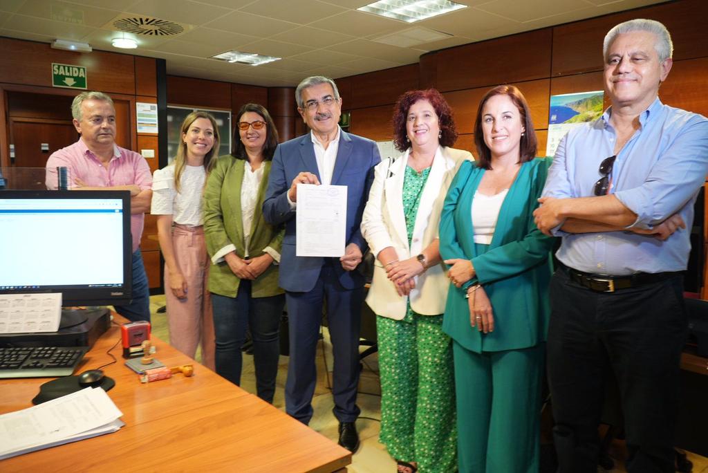 RomanRodWeb's tweet photo. Por segunda vez en la historia, todos los/as canarios/as tenemos la oportunidad de elegir directamente, a través de la circunscripción autonómica, a nuestros representantes para el Parlamento de Canarias, demostrando que somos islas, pero también país.

#ConUstedes 🇮🇨 https://t.co/WOVREQfKBT