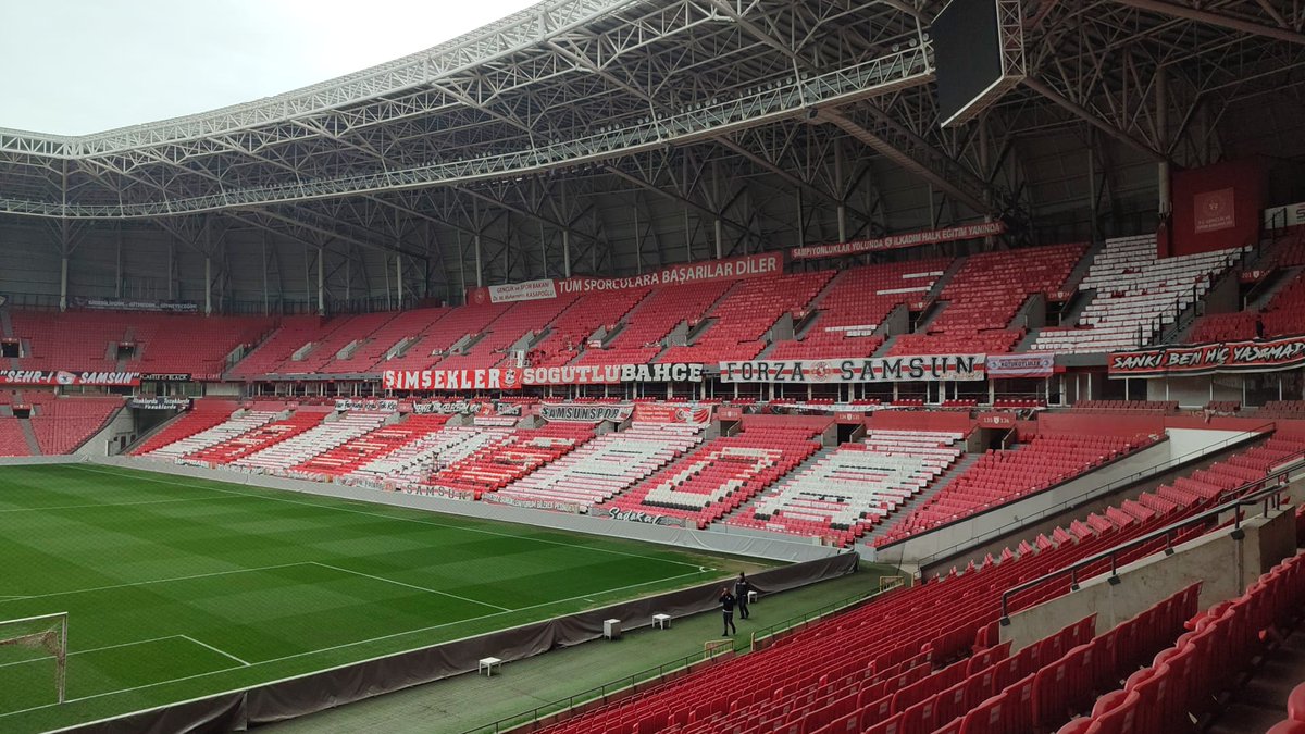 forzasamsuncom's tweet photo. Günlerdir bayram seyran demeden koreografi için emek veren taraftarlarımıza saat 19:00'da stadyumdan çıkartılması yönünde talimat gelmiştir. Müsabaka güvenliğine hiçbir şekilde tehdit unsuru oluşturmayan çalışmamızı  tamamlamadan dışarı çıkmamız isteniyor.@zulkifdagli @Samsunspor https://t.co/2NOxeAjkdZ