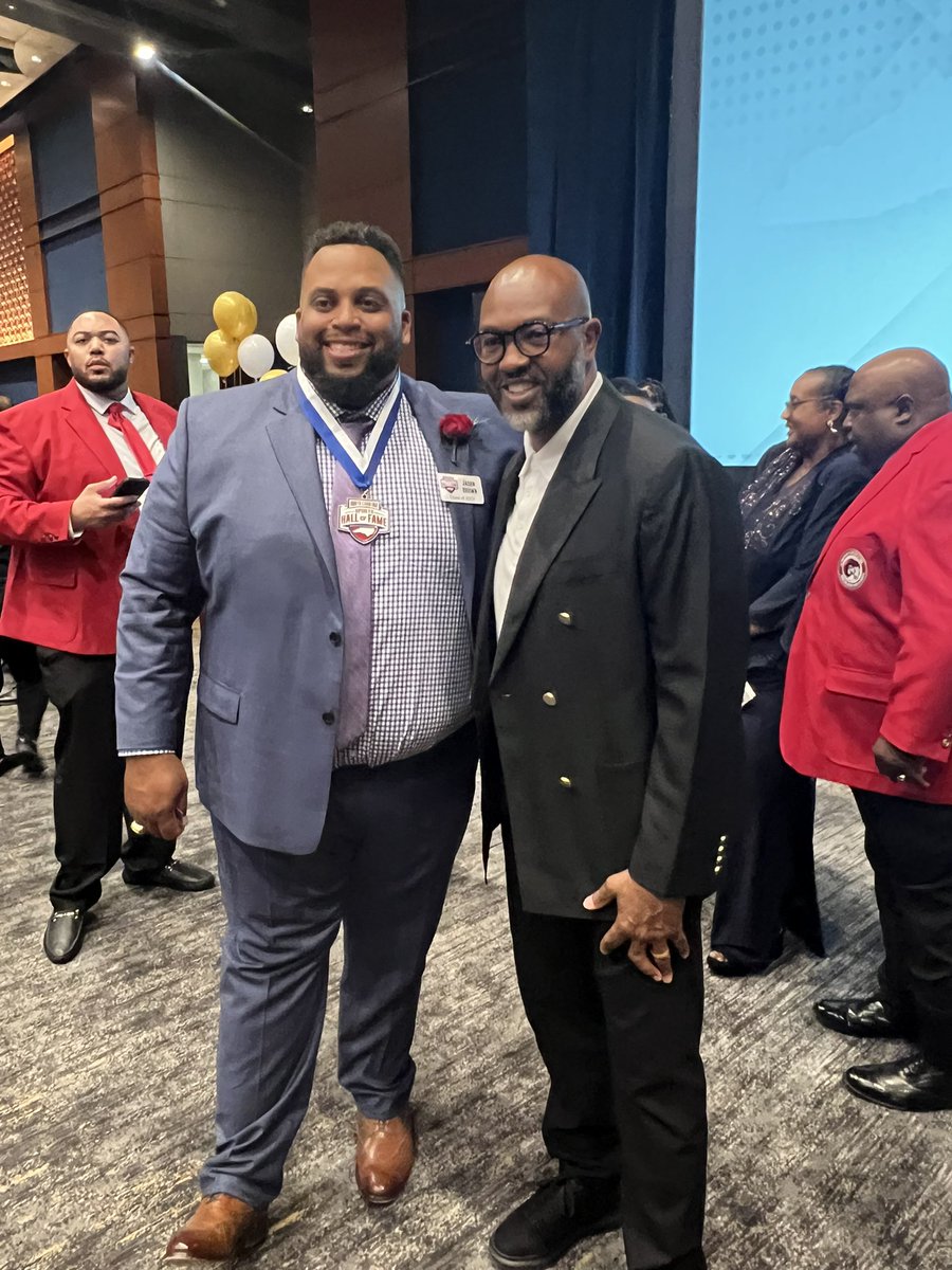 WiseFarmerBrown's tweet photo. Ranging from my parents, siblings, wife, children, family members, coaches, friends, teammates, etc.  You know who you are and I thank you! I love you! I am forever grateful!  Thank you to the North Carolina Sports Hall of Fame and Museum for this tremendous honor! https://t.co/MGtxfSrUL5