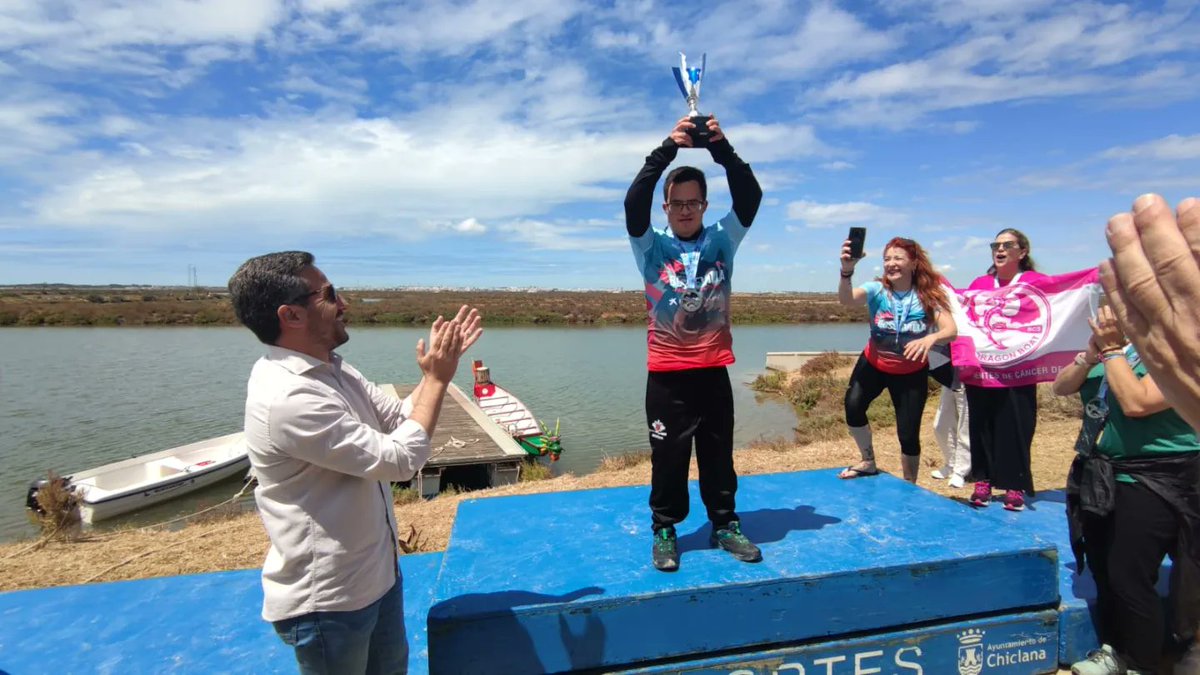 Fandpiraguismo's tweet photo. El @2011CDPCHICLANA triunfa 🏆 en casa y se hace con el Cto. Andalucía de Barco Dragón 🛶🐲 2000m. 

🥈 @RCLabradores
🥉 C.D.P. Sevidragon
4️⃣ @CPT_oficial
5️⃣ @malagadragonbo1

🏆Mejor Palista ➡️ J. Vera
🏆Mejor Timonel ➡️ M. Mendoza

@DeporteAND
@deportechiclana
@ayto_chiclana https://t.co/UFG3XEKqgd