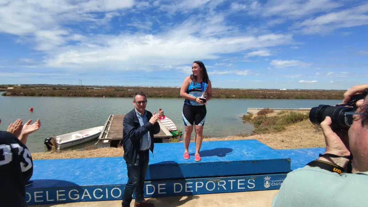 Fandpiraguismo's tweet photo. El @2011CDPCHICLANA triunfa 🏆 en casa y se hace con el Cto. Andalucía de Barco Dragón 🛶🐲 2000m. 

🥈 @RCLabradores
🥉 C.D.P. Sevidragon
4️⃣ @CPT_oficial
5️⃣ @malagadragonbo1

🏆Mejor Palista ➡️ J. Vera
🏆Mejor Timonel ➡️ M. Mendoza

@DeporteAND
@deportechiclana
@ayto_chiclana https://t.co/UFG3XEKqgd