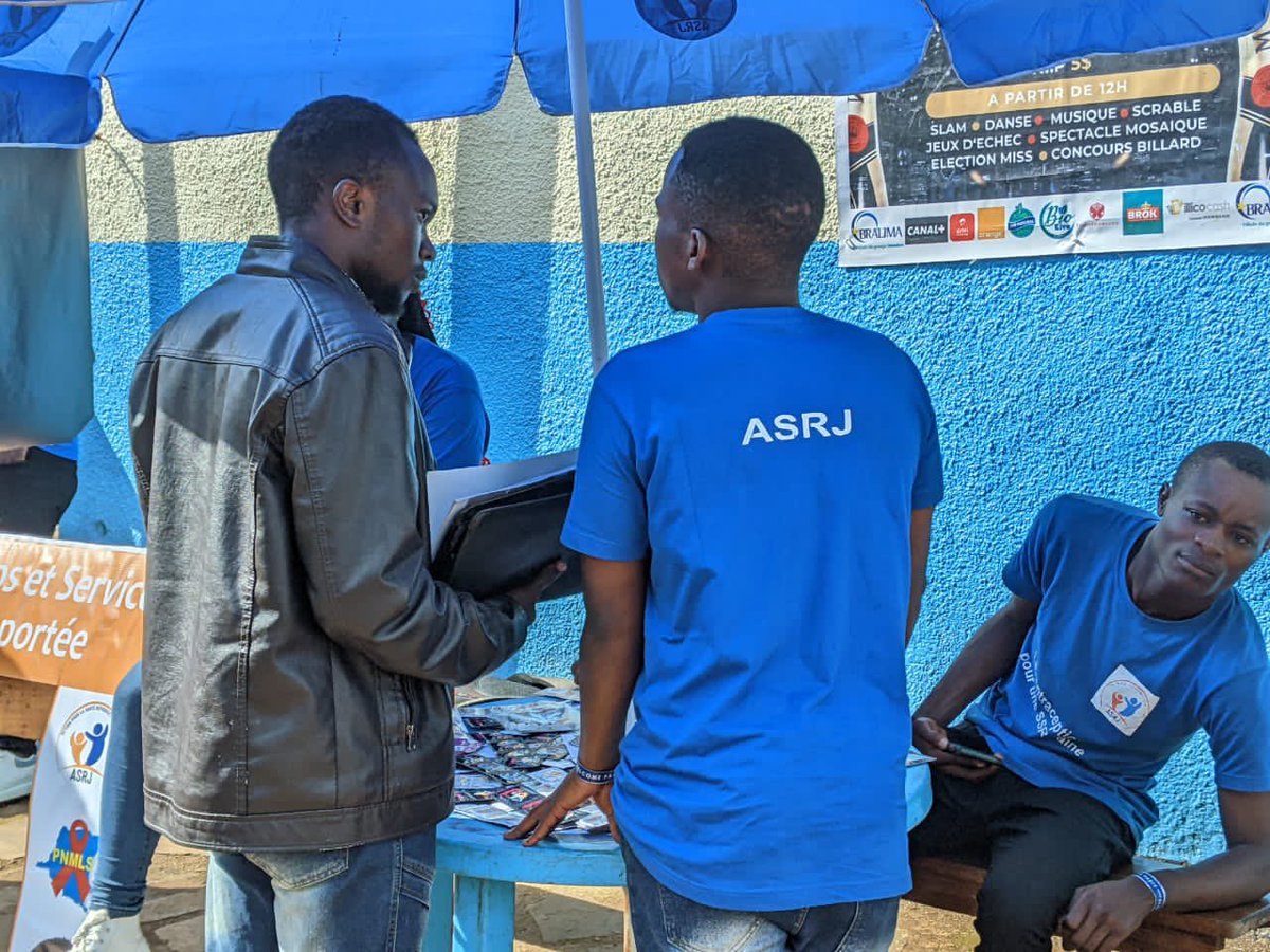 Asrjrdcongo's tweet photo. Lors ce que les jeunes ne sont pas informés, ils se désinforment entre eux. 

Profitant de la cérémonie d’accueil de nouveaux à l’#UOB, @Asrjrdcongo a organisé une sensibilisation universitaire pour préserver les nouveaux étudiants de toute désinformation sur la #SSR. https://t.co/wtKnBincGv