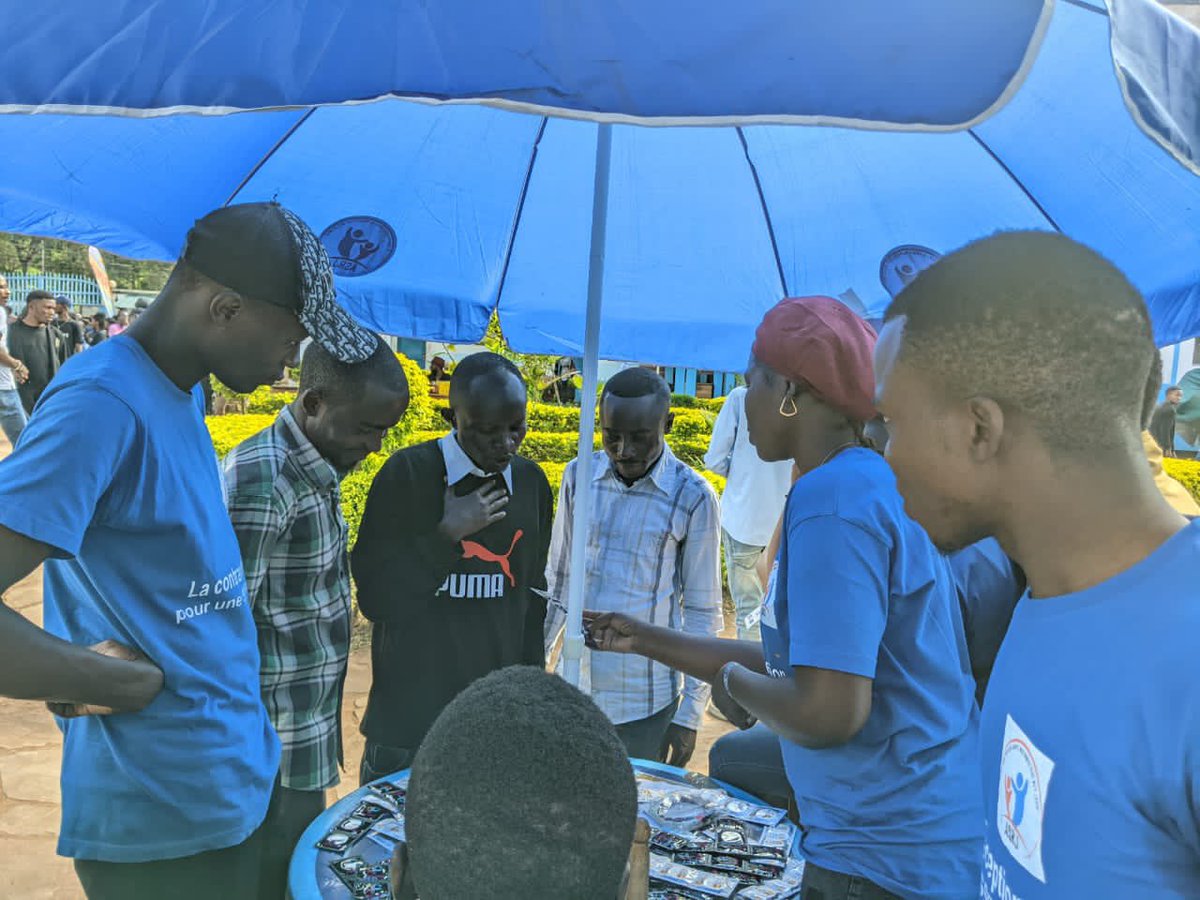 Asrjrdcongo's tweet photo. Lors ce que les jeunes ne sont pas informés, ils se désinforment entre eux. 

Profitant de la cérémonie d’accueil de nouveaux à l’#UOB, @Asrjrdcongo a organisé une sensibilisation universitaire pour préserver les nouveaux étudiants de toute désinformation sur la #SSR. https://t.co/wtKnBincGv