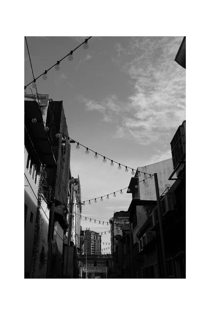 Hexlord's tweet photo. Thank you @nikonmalaysia for featuring my photo, which was taken last month.
Shot with the Nikon D7100 + Nikkor 24mm f/2.8 Ai-S lens.
#D7100 #NIKKOR #myNIKKOR #SeeingTheUnseen #PhotoWalkabout #BlackandWhite #KualaLumpur #Shadows #StreetPhotography #Street #24mm #NikonCreators https://t.co/dtaYRVLWvu