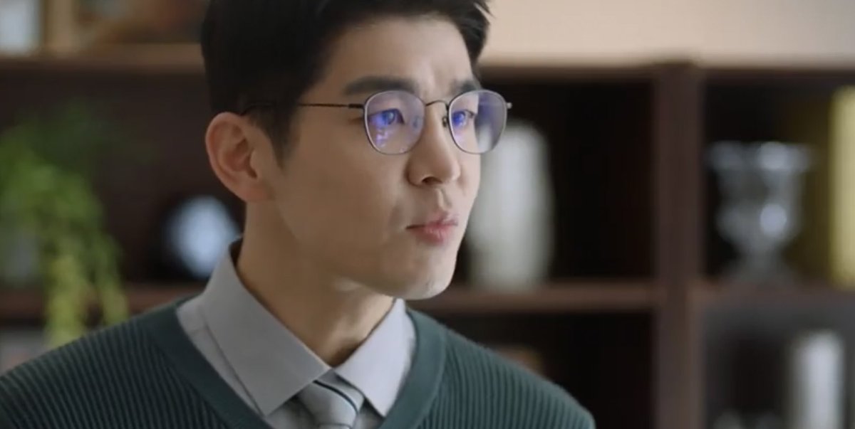kenthusiastic10's tweet photo. I was also not too fond of Tae-Kyung’s older sister. She is starting to get on my nerves. I also need Hyun-Woo to stand his ground and be a more supportive friend to Tae-Kyung. #TheRealHasCome #TheRealHasComeEp9 #AhnJaehyun #KimSaKwon https://t.co/7c83syG3AR