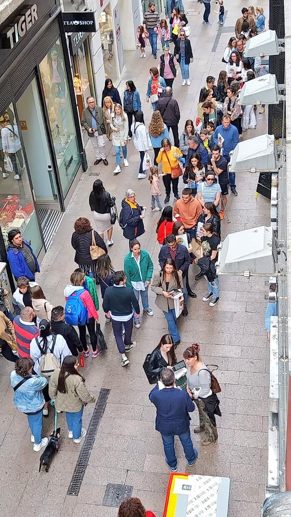 Carles_Porta's tweet photo. Quina gran rebuda a casa! Gràcies #Lleida https://t.co/8D6uPEIMrT