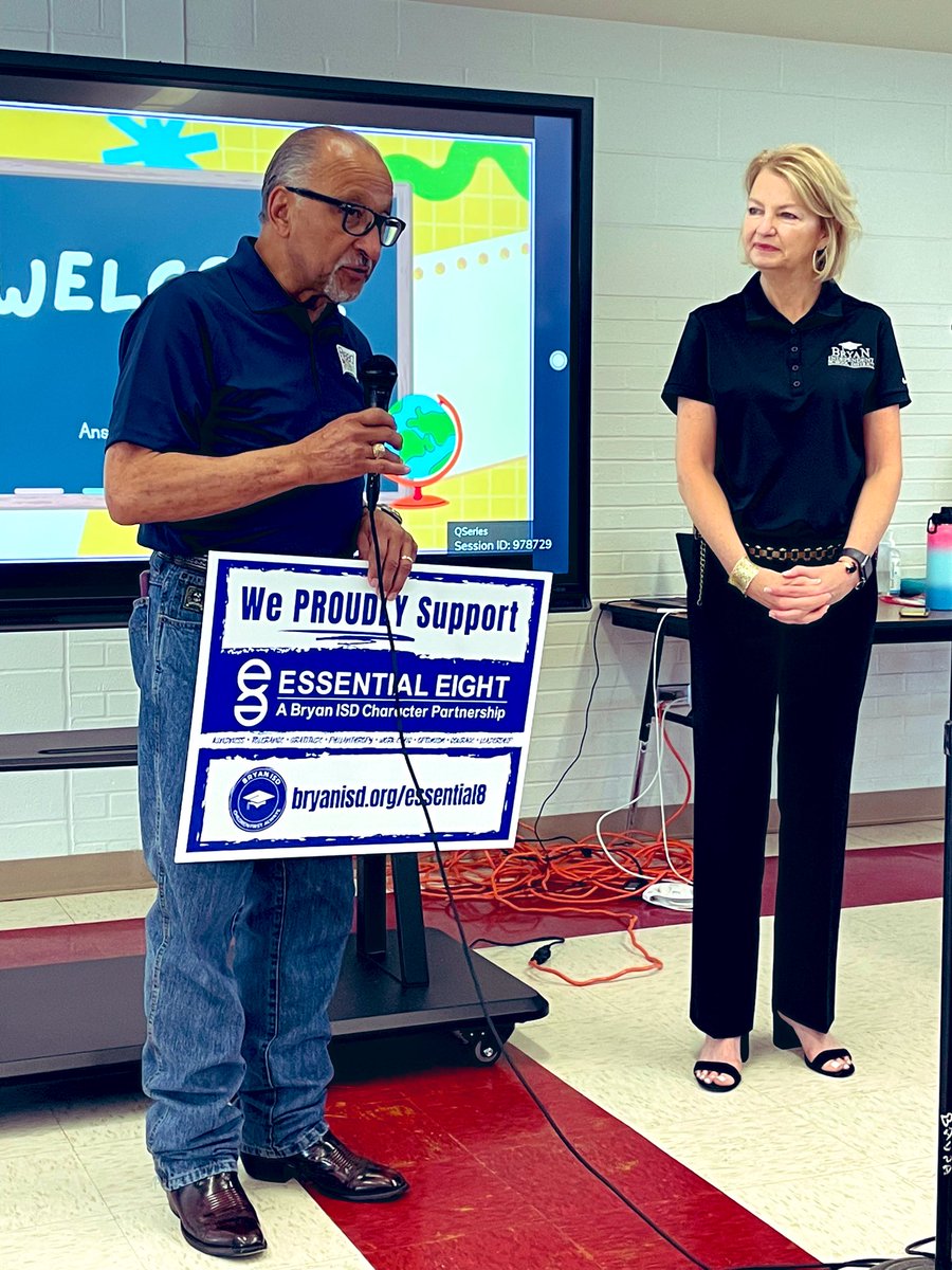 GCarrabineBryan's tweet photo. Leadership is our E8 character trait for the month and Mr. Daniel Hernandez is the epitome of a community leader! Great day to recognize him for his tireless effort to support families. #ReadBy3rd #FamilyEngagement @BryanISD https://t.co/jzJWETMvfi