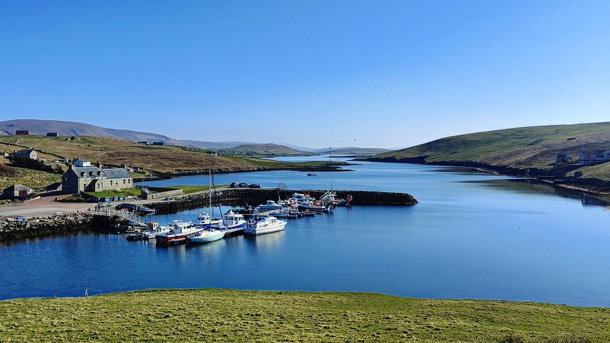 The outdoor centre in the sun 🌞 we have been enjoying some lovely weather in #Shetland 
We have some availability in the outdoor centre this summer and many 2024 dates still available. Visit bridgeendoutdoors.com for more information or to book