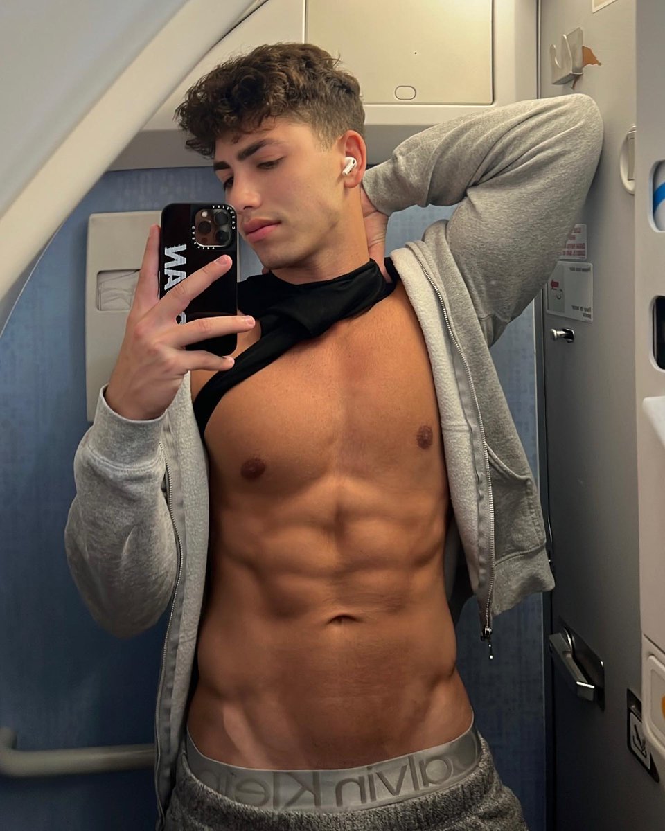 AmenEverytime's tweet photo. Logan Blake for #SelfieSaturday✨ #LoganBlake @loganblake_ #Selfie https://t.co/TPS7TkOC60