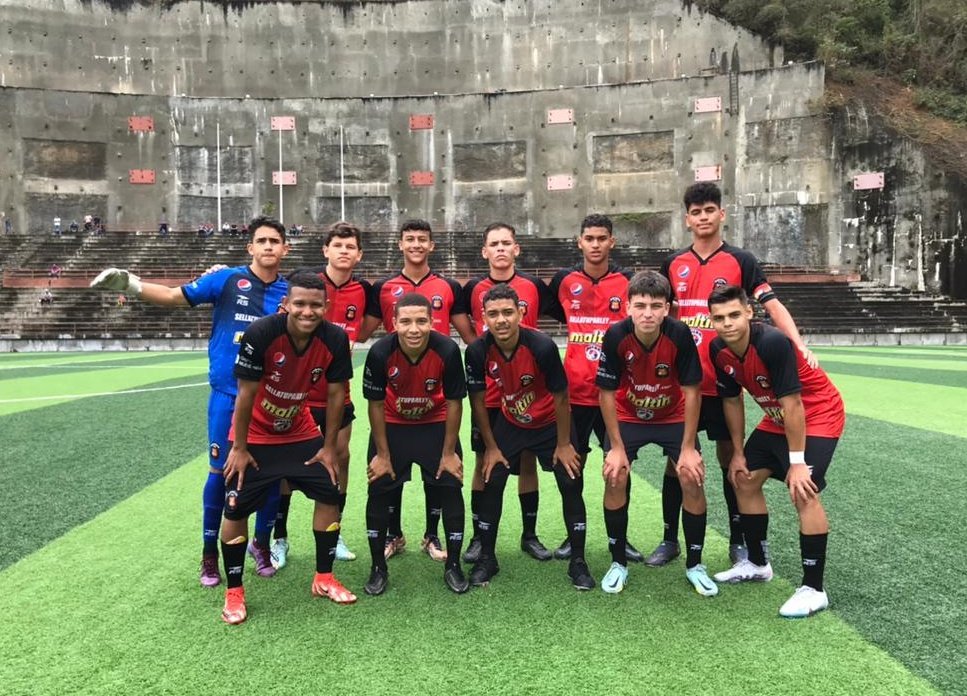 #LigaFUTVEJunior | J6 | #Sub18 | Once inicial: 

Salvador Bolívar, Luis Figueroa, Adrián Rojas ©, Albert Lugo, Jhonny Cortez, Raynier Mecia, Nicolás Jaimes, Rodhier Lezama, Ryan Palma, Yeremy Cure y Sebastián Pino.

DT: Daniel Izzo.