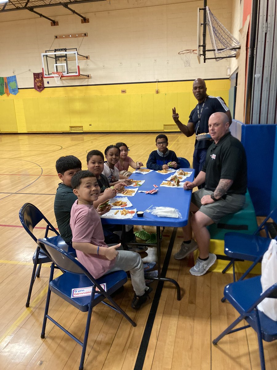 Enjoyed having these amazing bowlers for our “Turkey Club” lunch!! <a href="/OaksideAwesome/">Oakside Elementary</a> <a href="/DrMauricio/">Dr. David Mauricio</a> <a href="/AD_Goldberg/">Mr. Austin Goldberg</a>