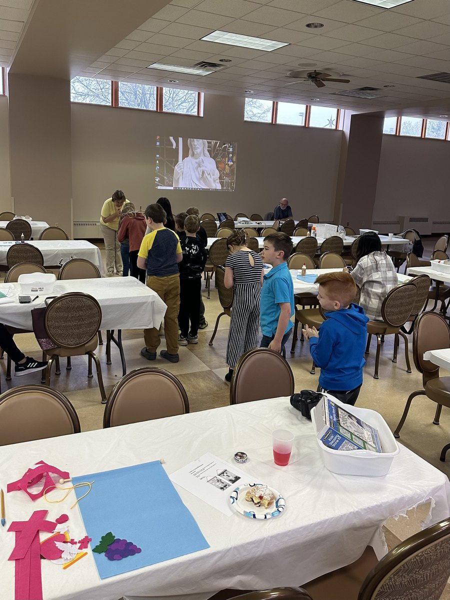 GoodShepherdWM's tweet photo. Our First Communion class practicing at their retreat this morning! ✝️ @ErieRCD https://t.co/UdNhH5fGBV