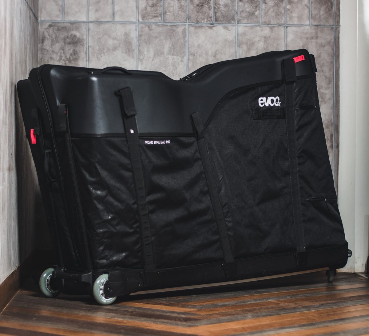 mastermindbikes's tweet photo. Travel hassle-free with Evoc Road Bike Pro!⁠
⁠
Be boundless with Evoc Road Bike Bag Pro, the ultra-lightweight and ultra-secure road and triathlon bike travel bag for safe and convenient bike transportation.⁠
⁠
⁠ https://t.co/vBg17dpNzD