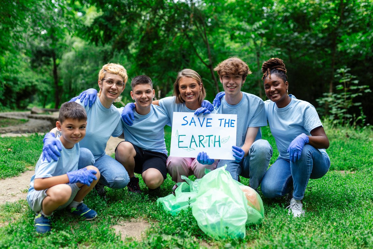 louis_riel_sd's tweet photo. April 22 is #EarthDay. This international event is celebrated around the world to pledge support for environmental protection 🌎🌱 https://t.co/mKFiVBMvPY
